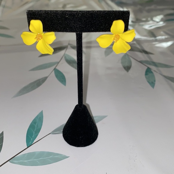 Boho Flower Stud Earrings - Picture 11 of 11